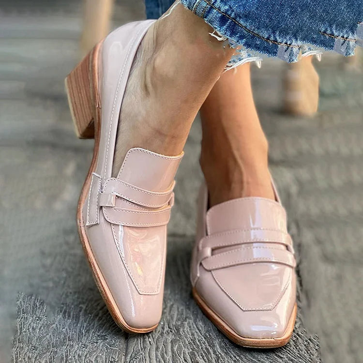 MOCASINES CON TACÓN ANCHO BRILLANTES