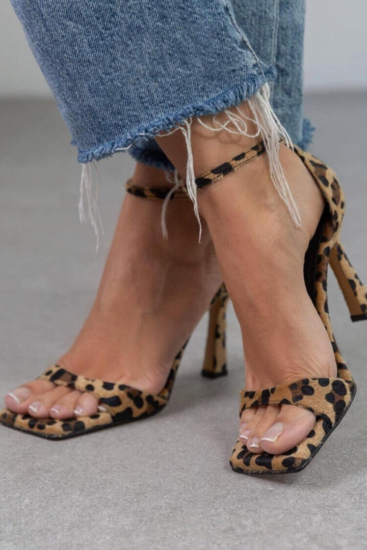 TACONES ALTOS ANIMAL PRINT