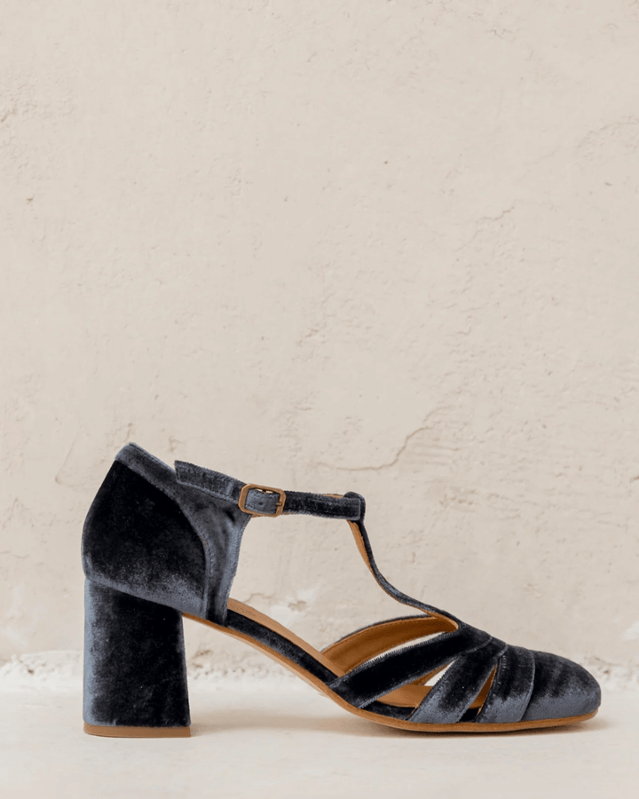 ZAPATO CON CINTURÓN EN T Y TACÓN ESTABLE